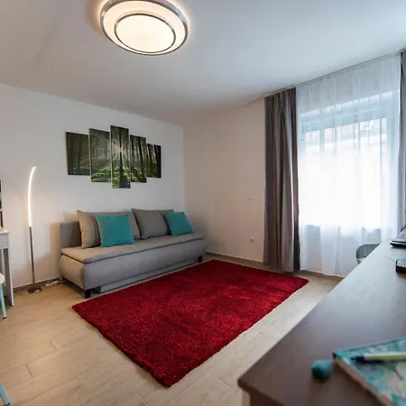 Apartment Lovely Apartman- Free Parking Pecs