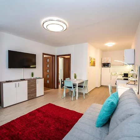 Lovely Apartman- Free Parking Apartment Pecs