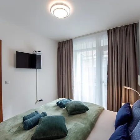 Apartamento Lovely Apartman- Free Parking Pécs