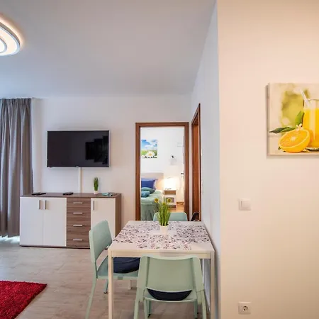 Apartamento Lovely Apartman- Free Parking