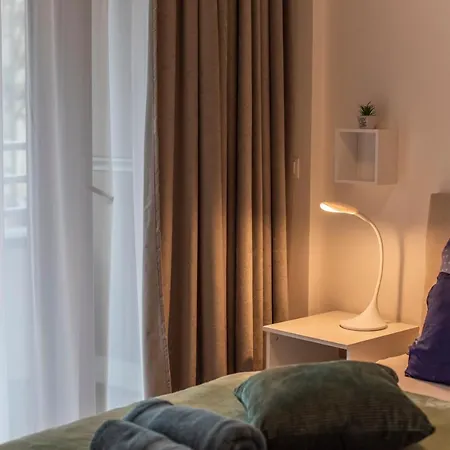公寓 Lovely Apartman- Free Parking