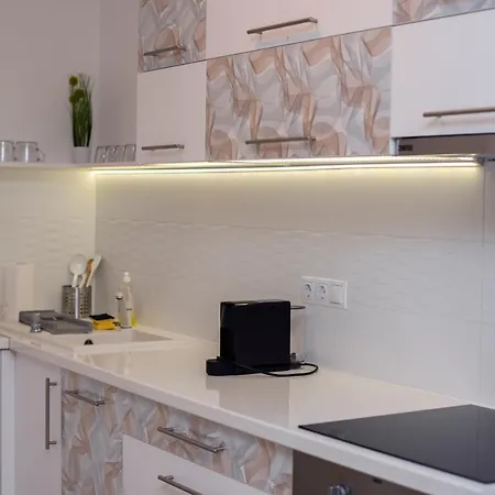 Lovely Apartman- Free Parking