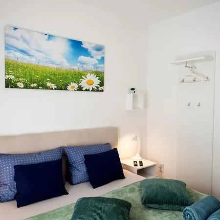 Apartment Lovely Apartman- Free Parking Pecs