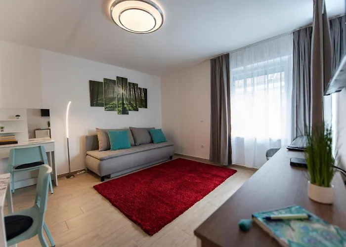 Апартаменты Lovely Apartman- Free Parking Печ