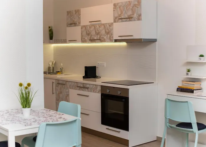Lovely Apartman- Free Parking Печ