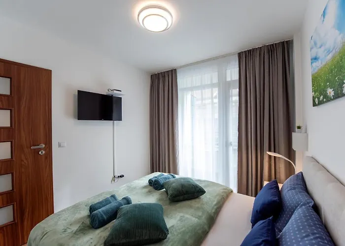 Апартаменты Lovely Apartman- Free Parking Печ