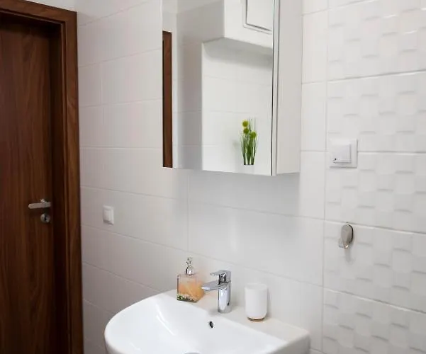 Lovely Apartman- Free Parking Апартаменты